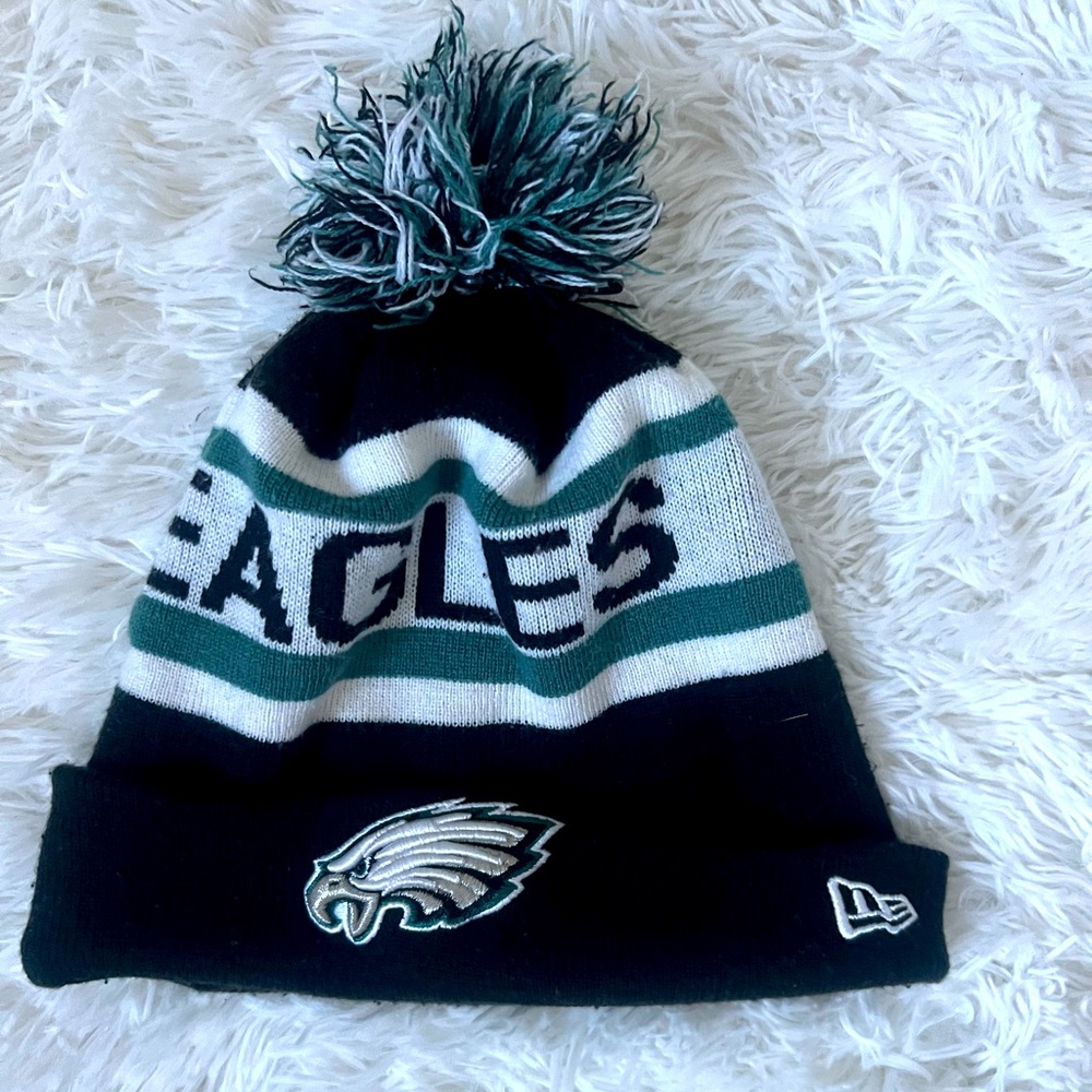 New Era Philadelphia Eagles NFL Pom Pom Knit Beanie Winter Hat Black Green OSFM